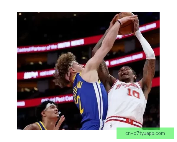 勇士险胜火箭格林霍福德闪耀一号位问题仍存